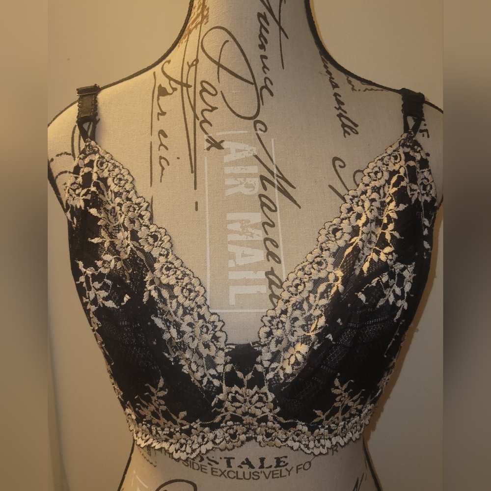 Wacoal Embrace Lace Unlined Underwire‎ Bra Size 36DD Black/Cream